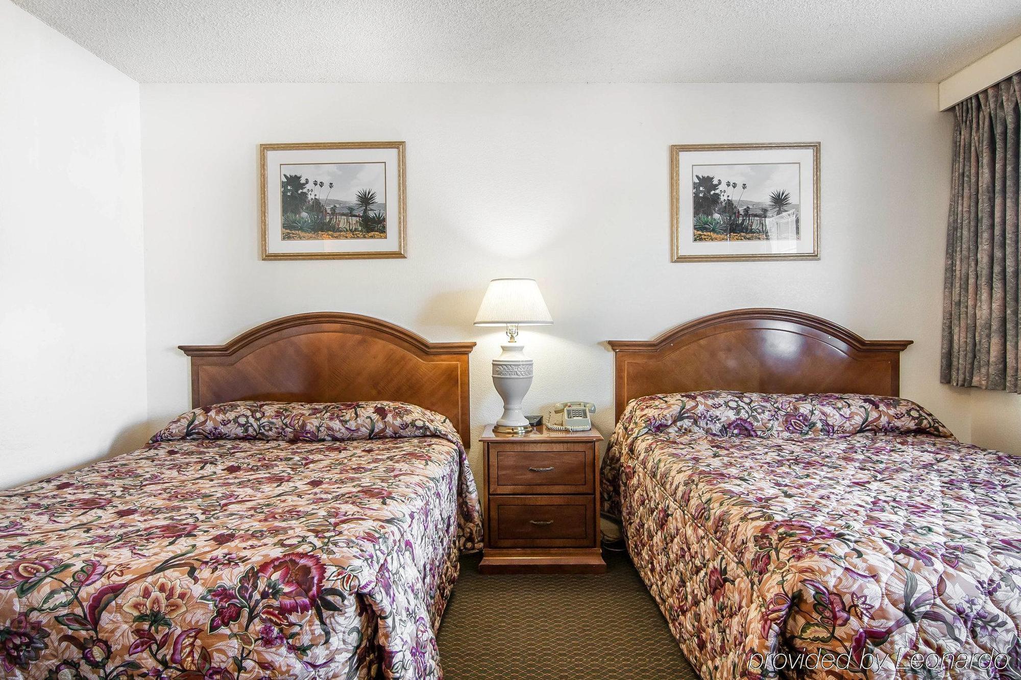 Econo Lodge Юджин Экстерьер фото