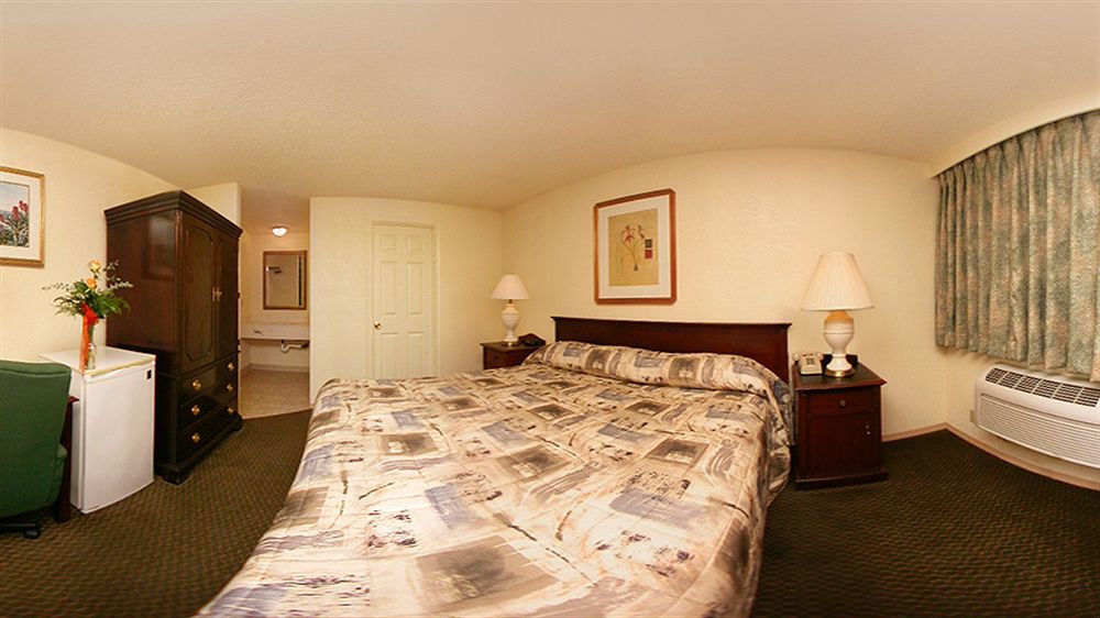 Econo Lodge Юджин Экстерьер фото