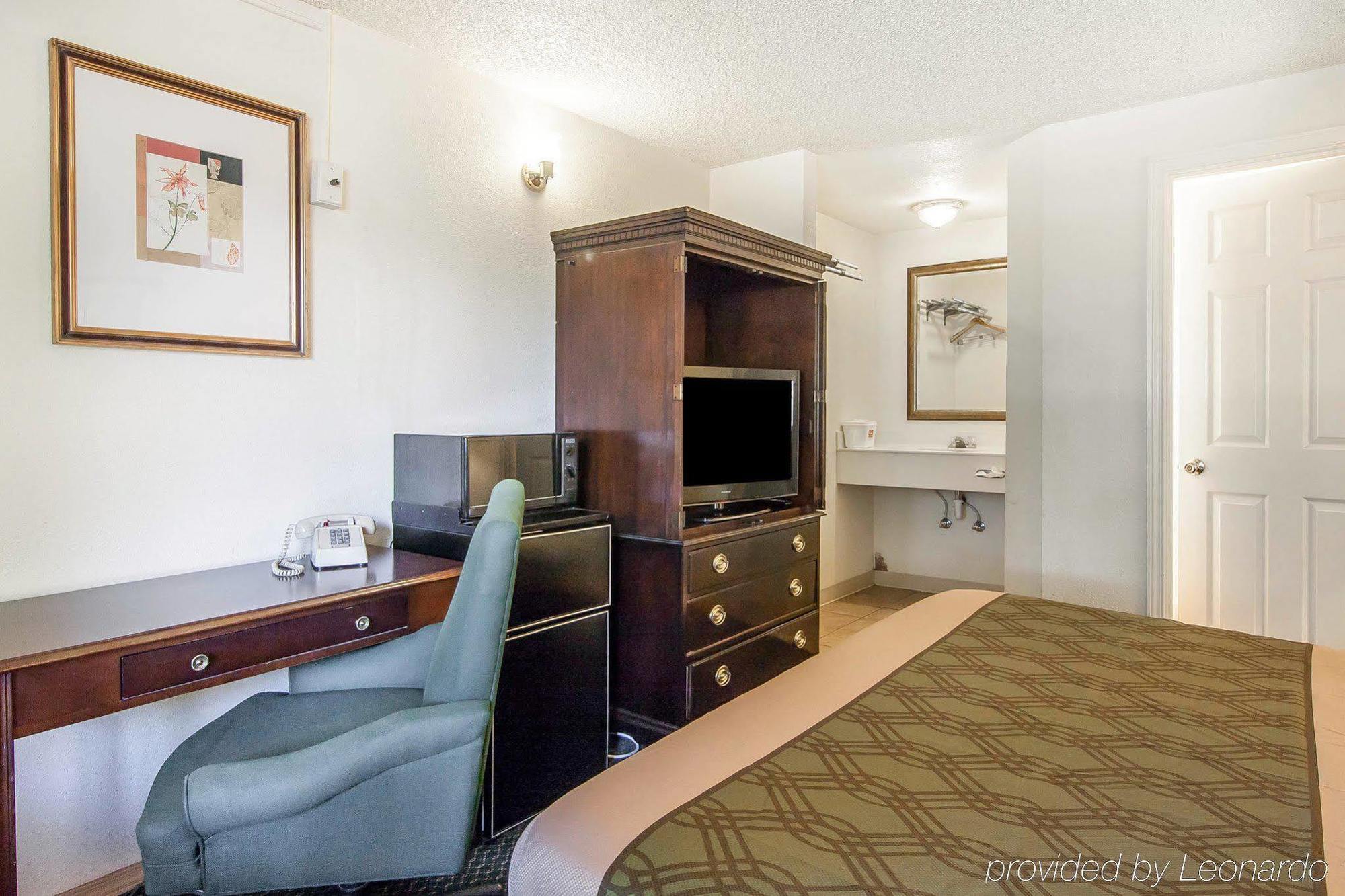 Econo Lodge Юджин Экстерьер фото