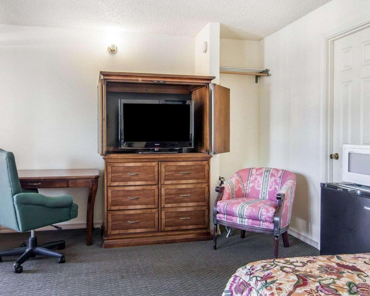 Econo Lodge Юджин Экстерьер фото
