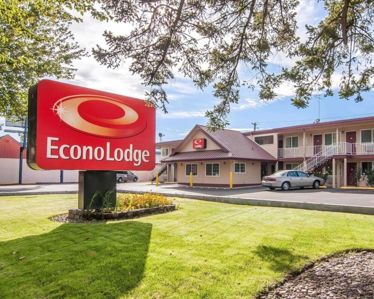 Econo Lodge Юджин Экстерьер фото